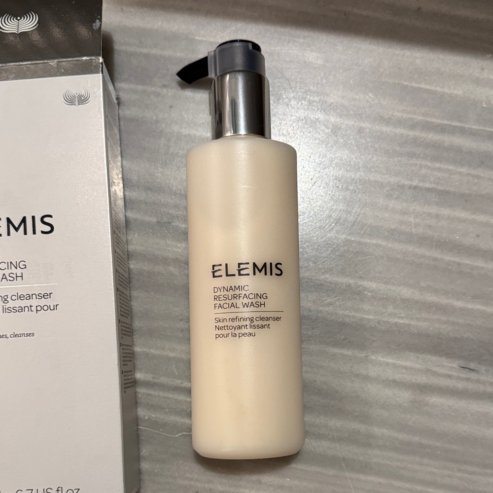 ELEMIS Dynamic Resurfacing Facial Wash - Silver Packaging